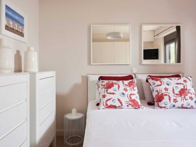 Two-bedroom apartment for rent in Glyfada with pool view